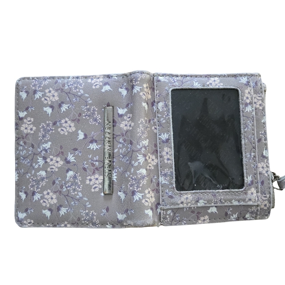 Steve Madden Floral Key Holder in Gray and Cream - Picture 2 of 6